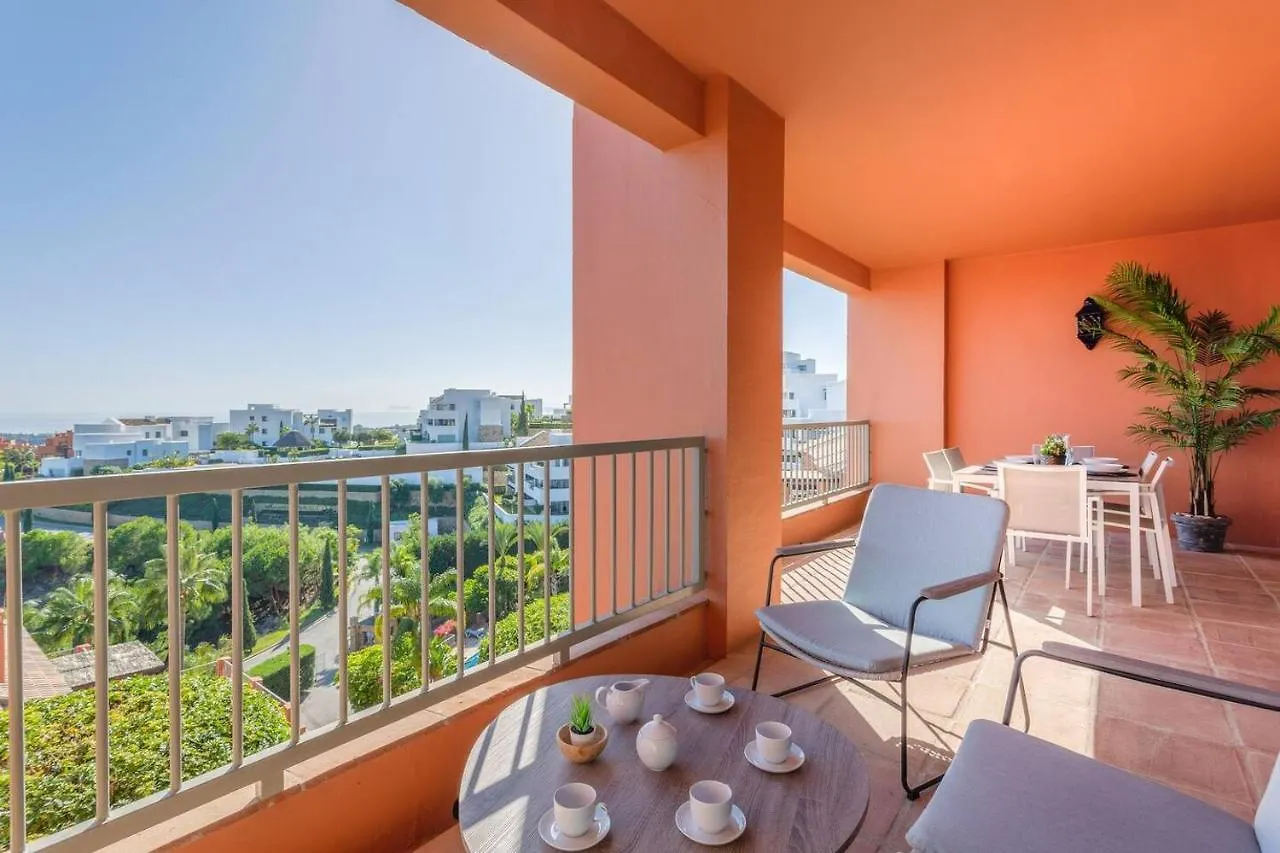 Royal Apartment W/Shared Pool, Terrace &A/C Malaga