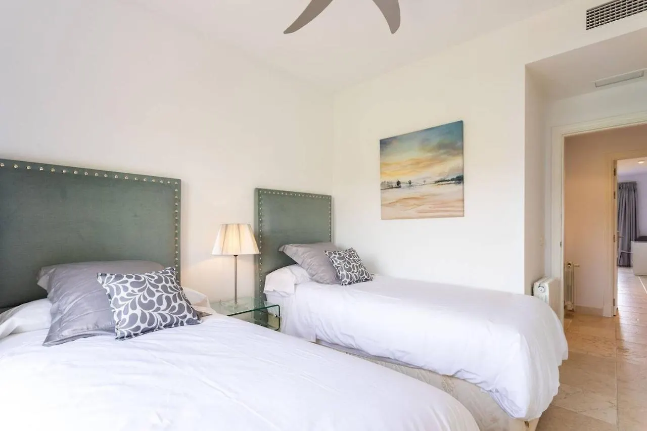 Royal Apartment W/Shared Pool, Terrace &A/C مالقة 0*,  إسبانيا