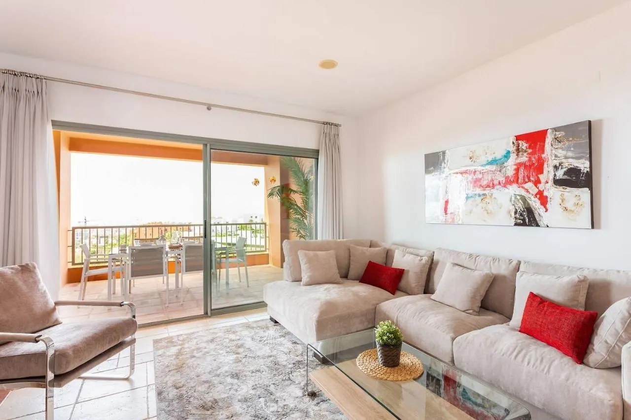 Royal Apartment W/Shared Pool, Terrace &A/C مالقة