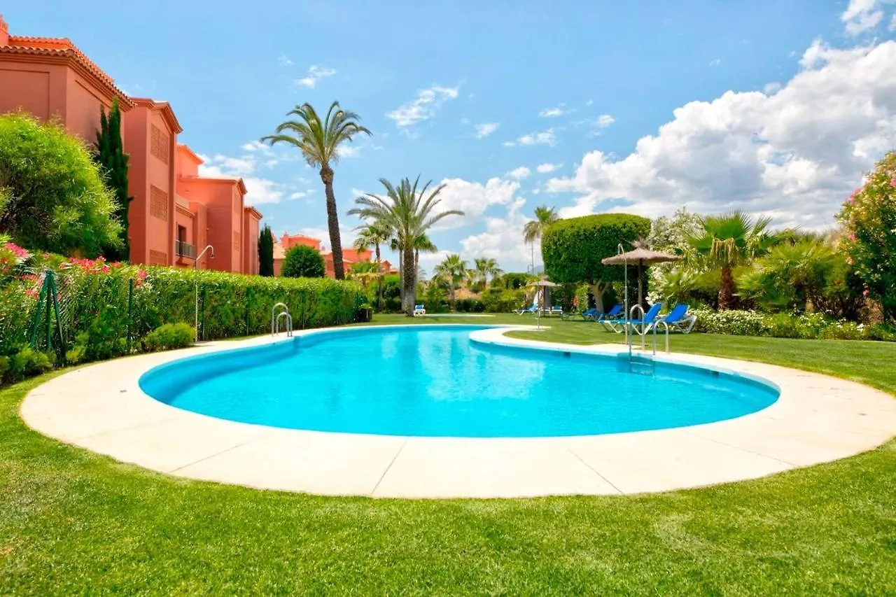 Royal Apartment W/Shared Pool, Terrace &A/C مالقة