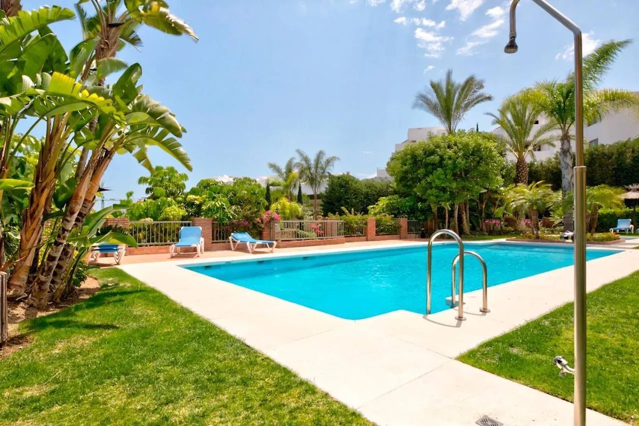 Royal Apartment W/Shared Pool, Terrace &A/C مالقة