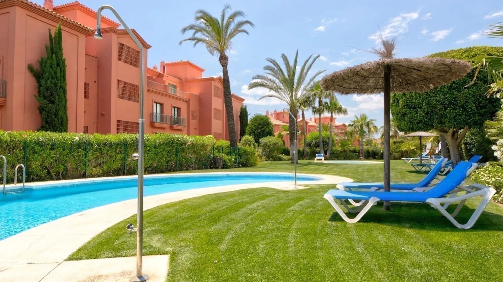 Royal Apartment W/Shared Pool, Terrace &A/C Màlaga